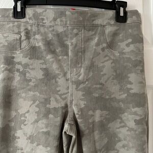 Spanx Camo print jeggins!